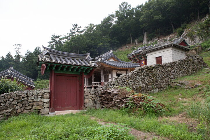 고성 호암사_오른쪽측면 (촬영년도 : 2015년)