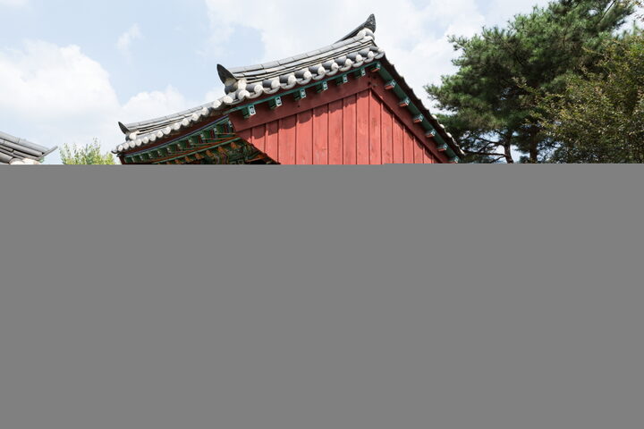 밀양 변계량 비각_우측면 담 및 지붕 (촬영년도 : 2015년)