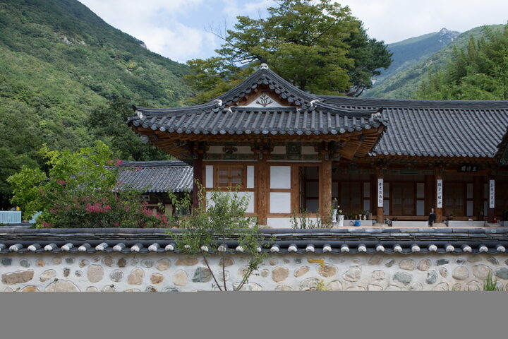 밀양 표충사 만일루_팔작지붕 (촬영년도 : 2015년)