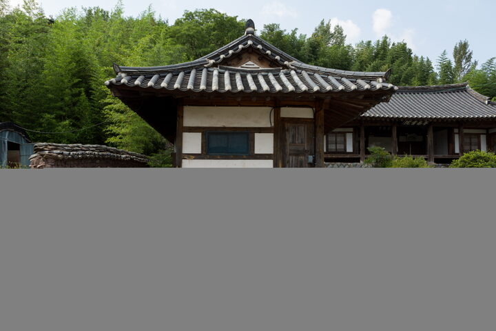 밀양 신남서원 경보당_돌담 및 팔작지붕 (촬영년도 : 2015년)