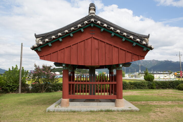 창녕 성사제 신도비_측면 (촬영년도 : 2015년)