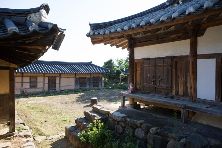 창녕 영산 신씨고가1_측면 전경 (촬영년도 : 2015년)