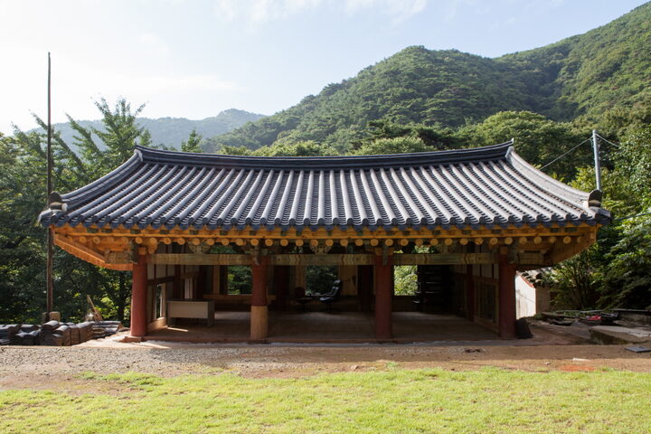 통영 안정사 만세루_후면 (촬영년도 : 2015년)