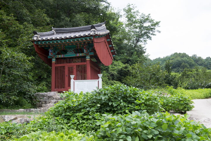 금릉태화리석조보살입상_전경 (촬영년도 : 2015년)