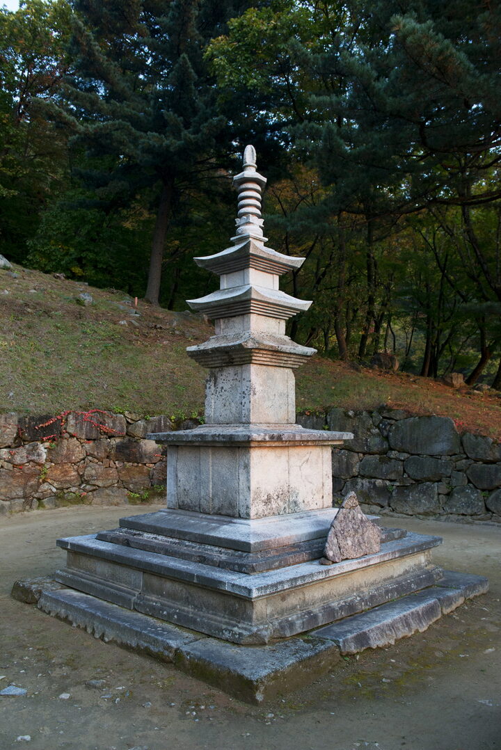 축서사삼층석탑_측면 (촬영년도 : 2015년)