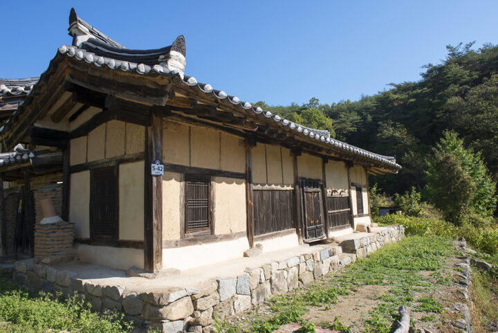 백암재사_대문채 측면 (촬영년도 : 2015년)
