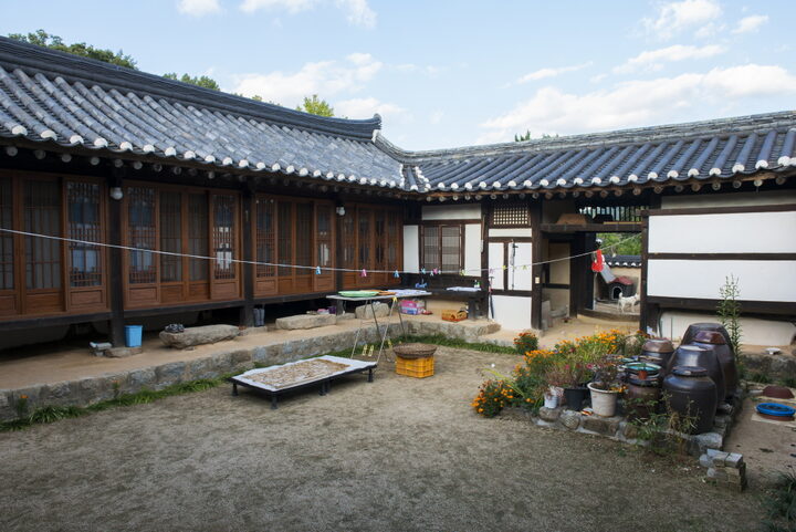 봉화남호구택_안채 마당 (촬영년도 : 2015년)