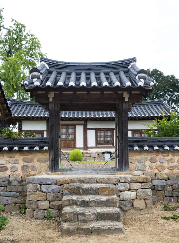 귀래정_솟을 대문 (촬영년도 : 2015년)