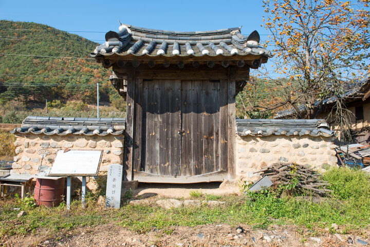 운천신도비_출입문 (촬영년도 : 2015년)
