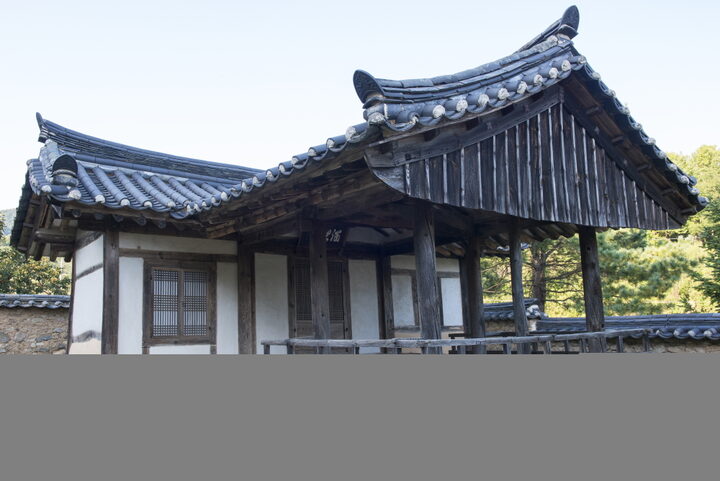 함벽당_대문에서 바라본 모습 (촬영년도 : 2015년)