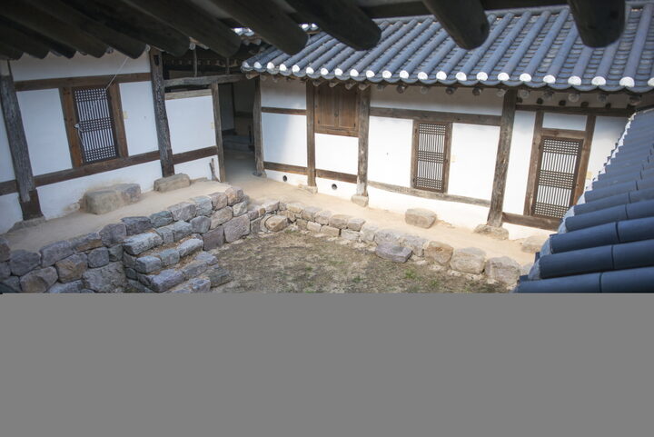 단운재사_대청 마루에서 내려다 본 안마당 (촬영년도 : 2015년)