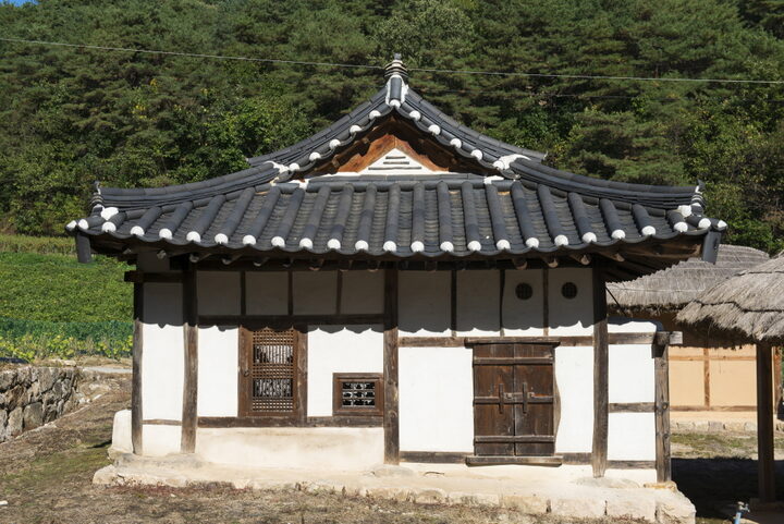 영주용혈리달성서씨재사_본채 측면 (촬영년도 : 2015년)