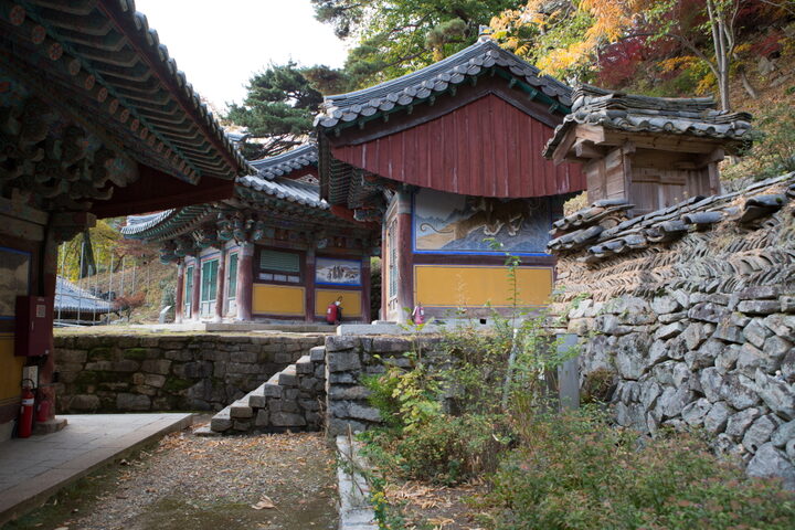 파계사산령각_원경 (촬영년도 : 2015년)