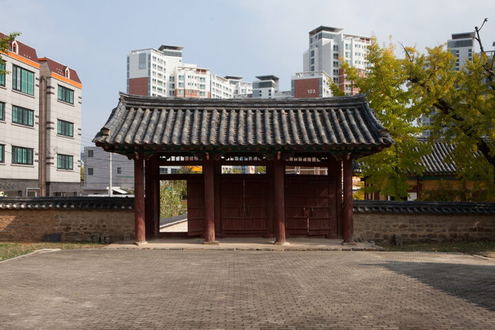 칠곡향교대성전_대성전에서 본 입구 (촬영년도 : 2015년)