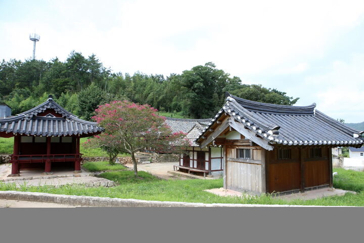 강진 여택정_전경2 (촬영년도 : 2015년)