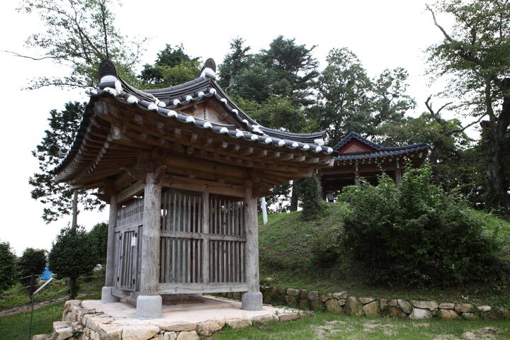 무안유산정유적비_측면 (촬영년도 : 2015년)
