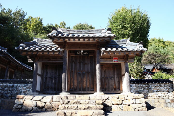충열사_여재문 (촬영년도 : 2015년)
