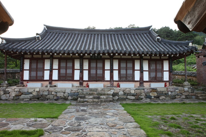 영암고반재및소장고문서일괄_정문에서 본 안채전경 (촬영년도 : 2015년)