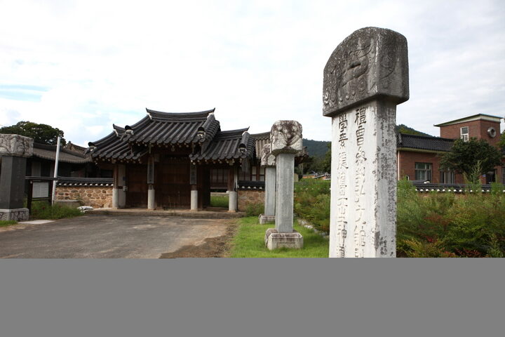 영암이우당_선정비 (촬영년도 : 2015년)