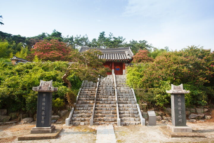 흥덕향교대성전_입구 전경 (촬영년도 : 2015년)