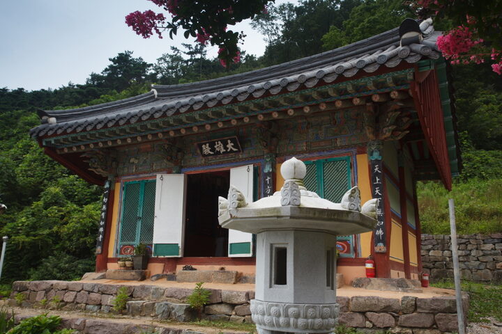 상원사대웅전_우측 전경 (촬영년도 : 2015년)