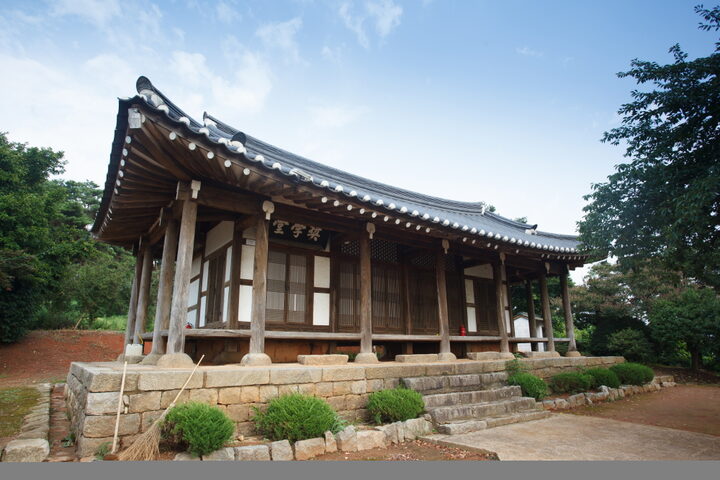 흥동장학당_좌측면 전경 (촬영년도 : 2015년)