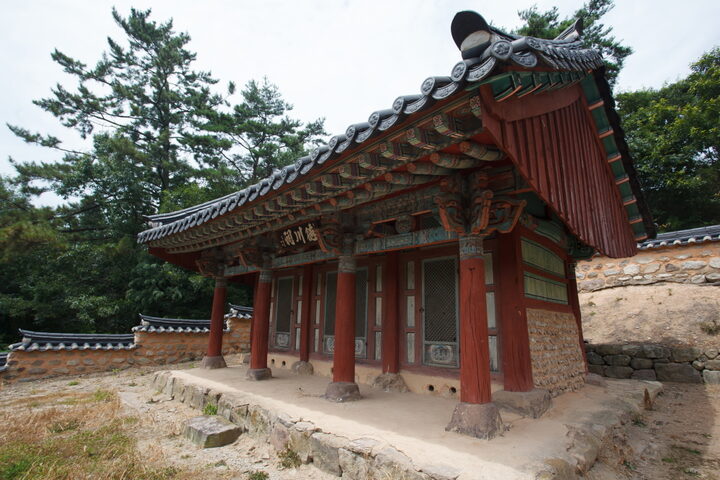덕천사_우측면 (촬영년도 : 2015년)