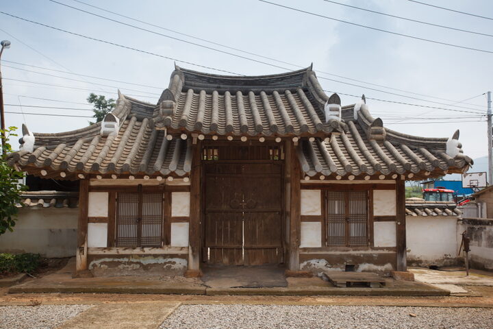 고창 화동서원 정모재_외삼문과 문간채 (촬영년도 : 2015년)