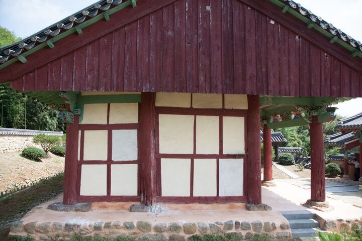 만경향교대성전_측면 (촬영년도 : 2015년)