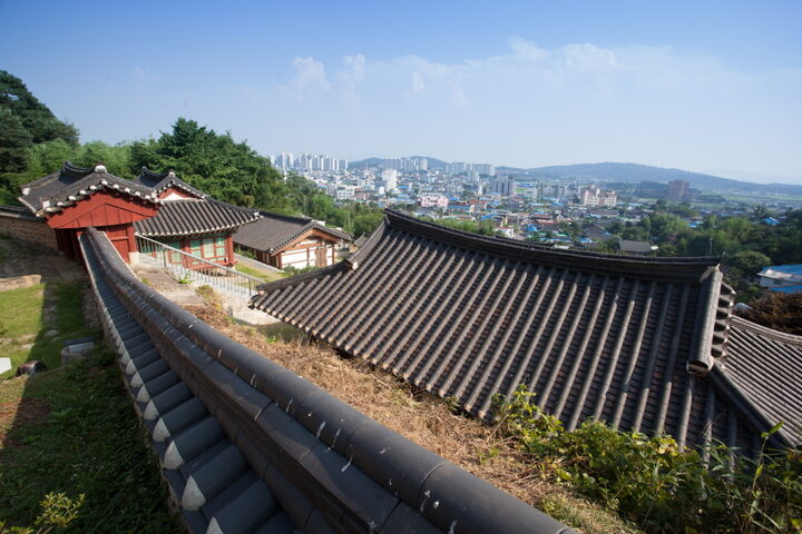 부안향교대성전_담벼락에서 바라 본 전경 (촬영년도 : 2015년)