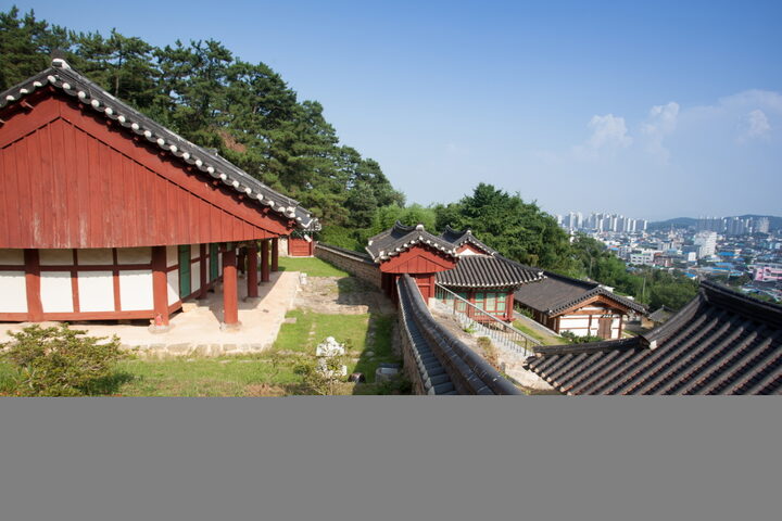 부안향교대성전_측면에서 바라 본 전경 (촬영년도 : 2015년)