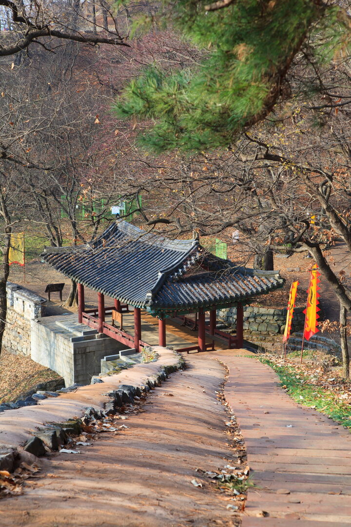 공산성진남루_토성길에서 내려다 본 진남루 (촬영년도 : 2015년)
