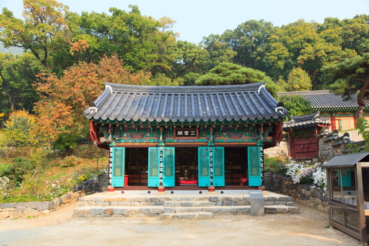갑사삼성각_전경 (촬영년도 : 2015년)