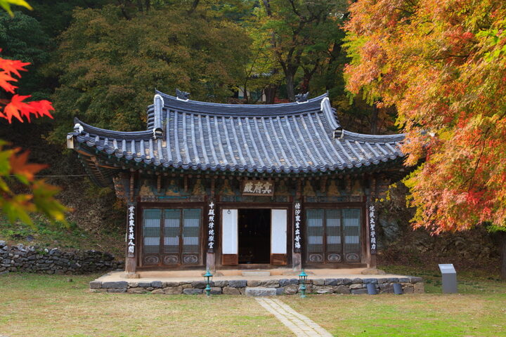 마곡사명부전_전경2 (촬영년도 : 2015년)