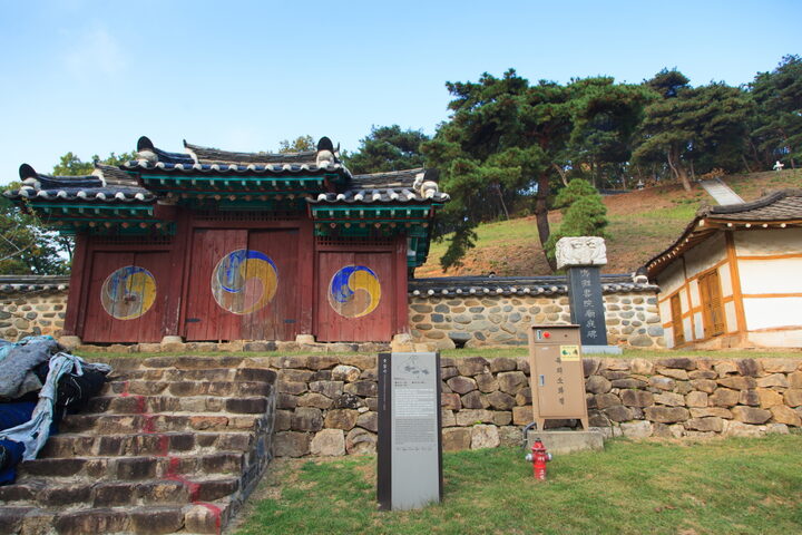 충절사_입구 전경 (촬영년도 : 2015년)