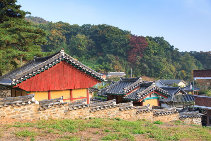 충절사_측면 전경 (촬영년도 : 2015년)