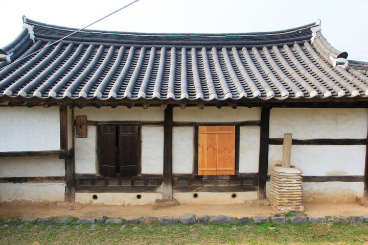 충헌공윤전재실_안채 배면 (촬영년도 : 2015년)