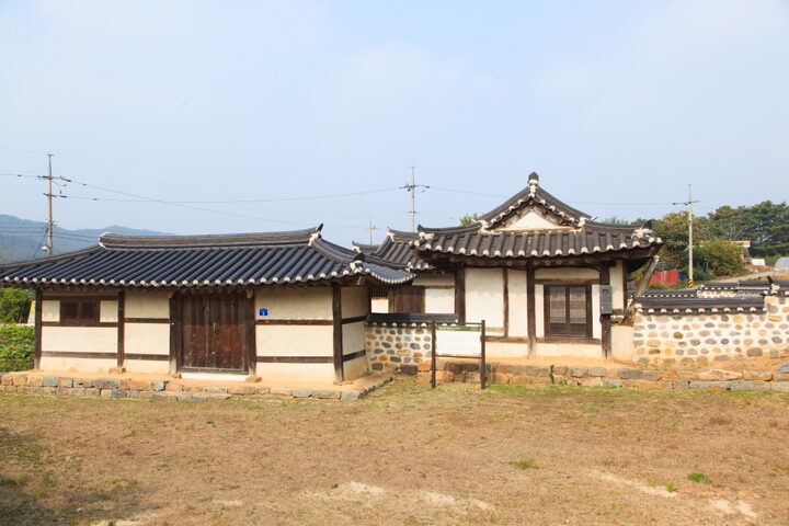 충헌공윤전재실_입구 전경 (촬영년도 : 2015년)