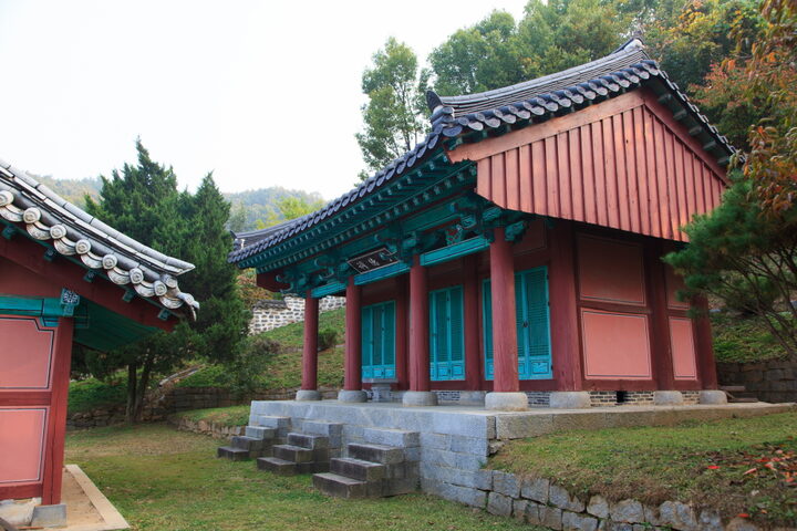 공주이유태유허지_대성전 우측면 (촬영년도 : 2015년)