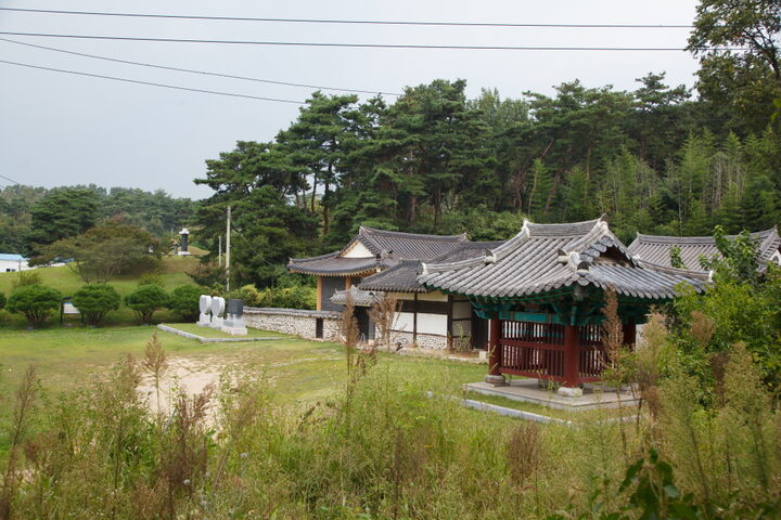 김거익의묘_동쪽에서 내려다 본 전경 (촬영년도 : 2015년)