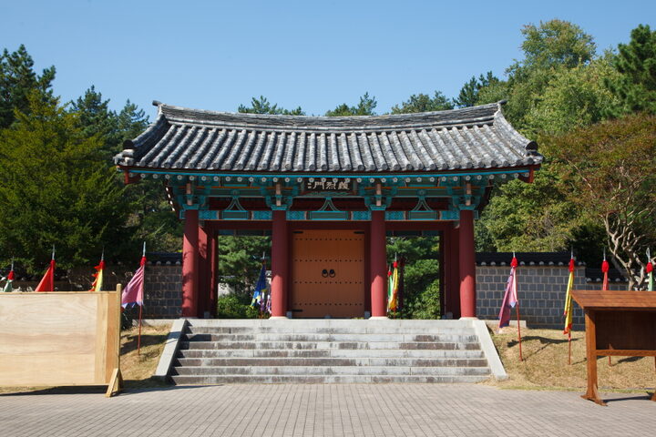 삼충사_입구 의열문 (촬영년도 : 2015년)