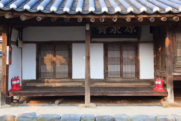 아산 원천재_정면 툇마루 (촬영년도 : 2015년)