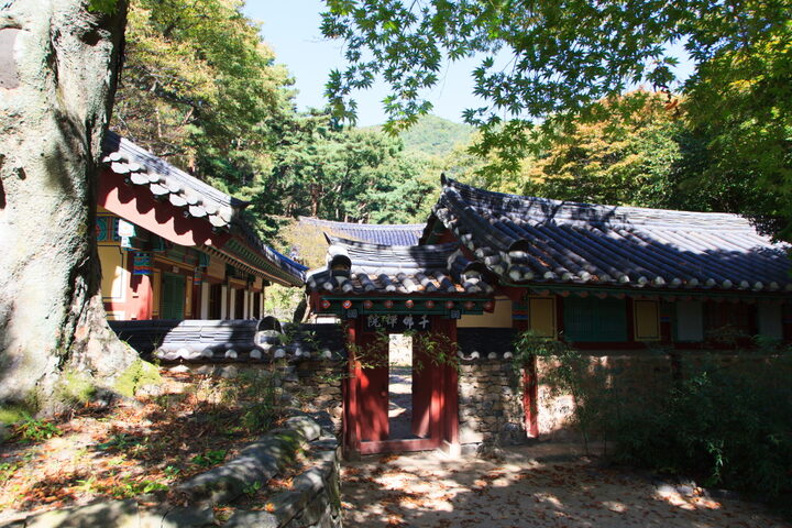 향천사천불전_입구 (촬영년도 : 2015년)
