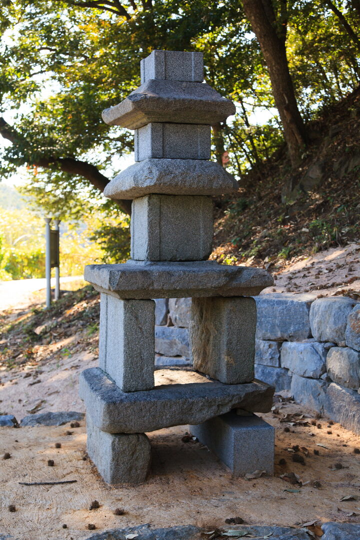 장복리삼층석탑_우측 정측면 (촬영년도 : 2015년)