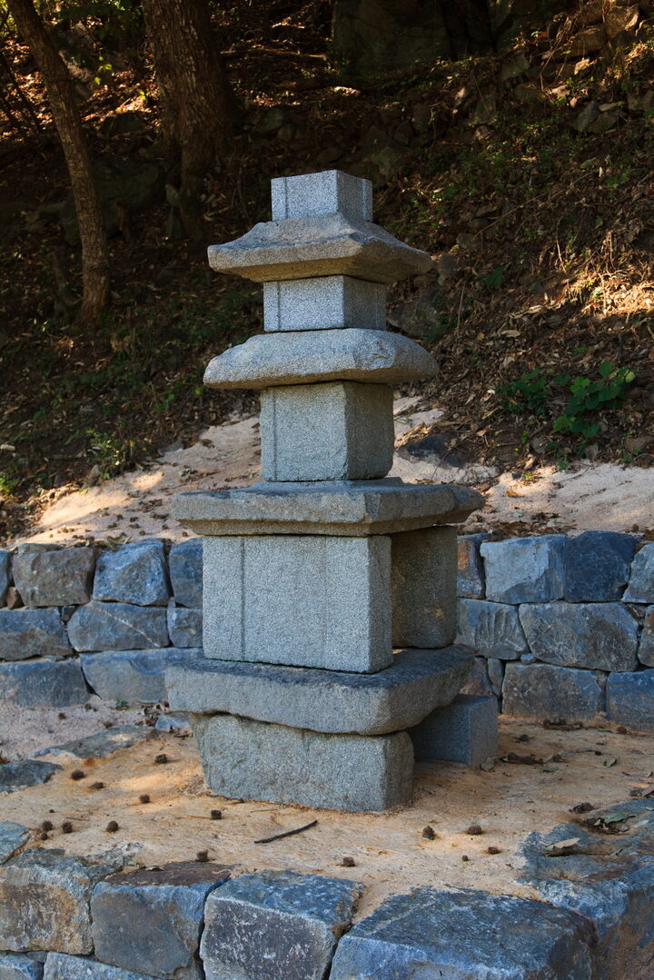 장복리삼층석탑_우측면 (촬영년도 : 2015년)