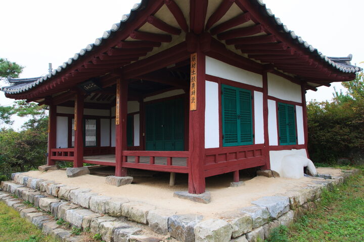예산일산이수정_우측면 (촬영년도 : 2015년)