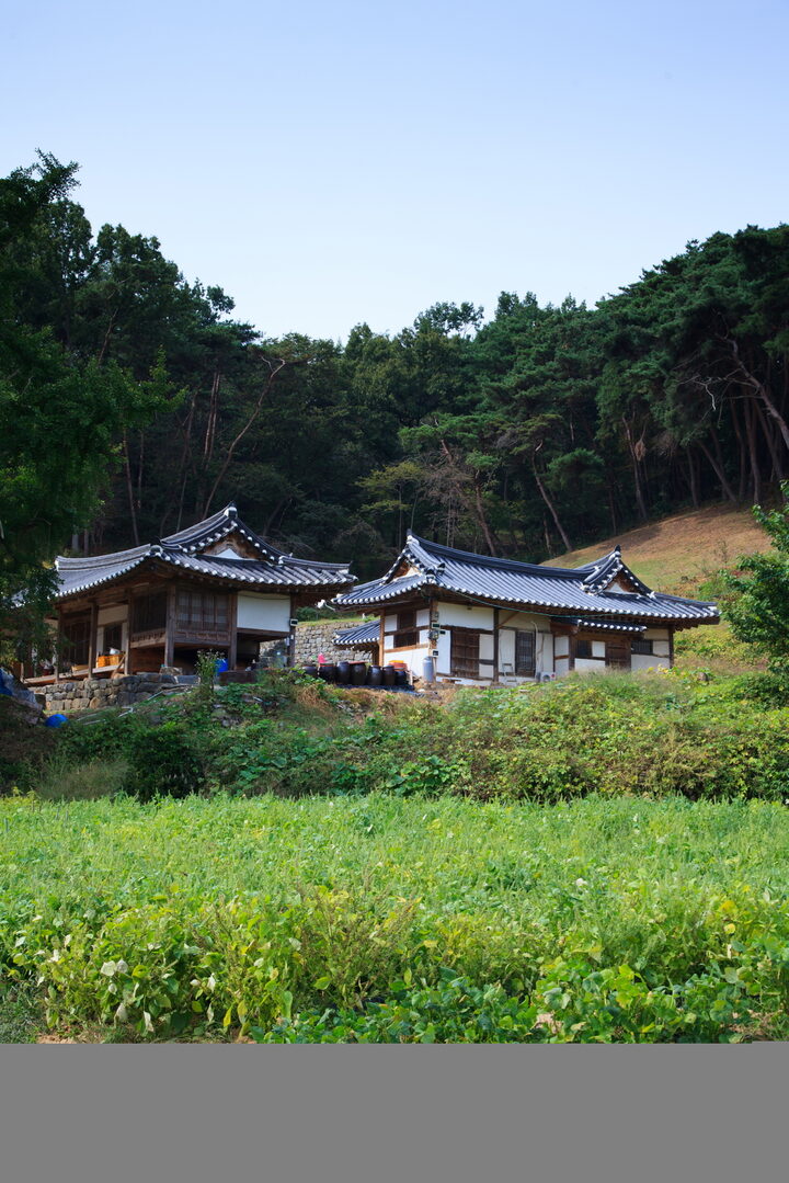 예산 최익현선생재실_원경 (촬영년도 : 2015년)