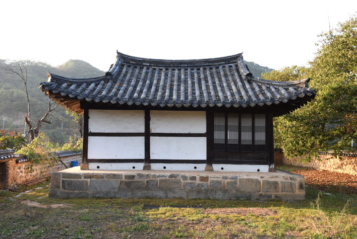 부강 보만정 및 검담서원 묘정비_보만정 배면 (촬영년도 : 2015년)
