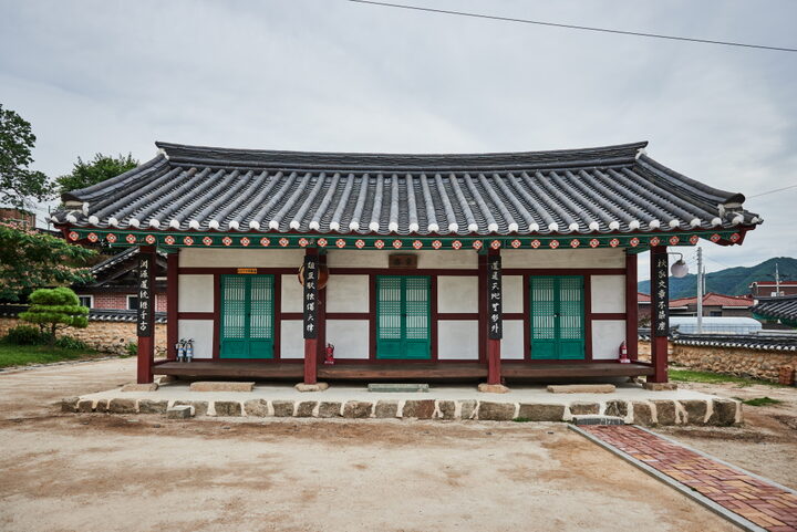 홍천향교_정면 (촬영년도 : 2016년)