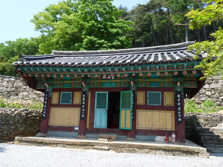 남해 용문사 영산전 보수 전 모습(2017)